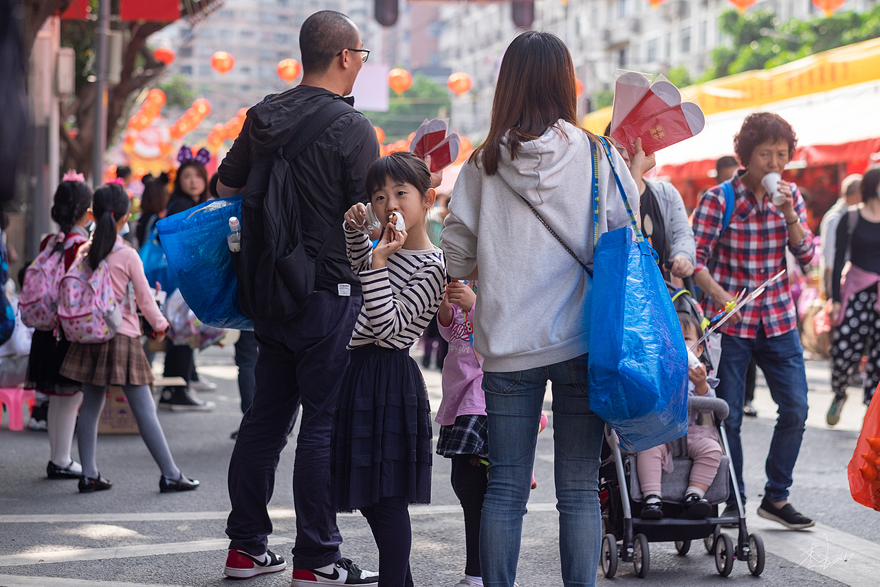 花市街拍 - 年味『续』（图ZMTk0NjkxNDY4） - 人文/纪实摄影 - 站酷设计师李翔DennisLee原创素材 - 站酷ZCOOL