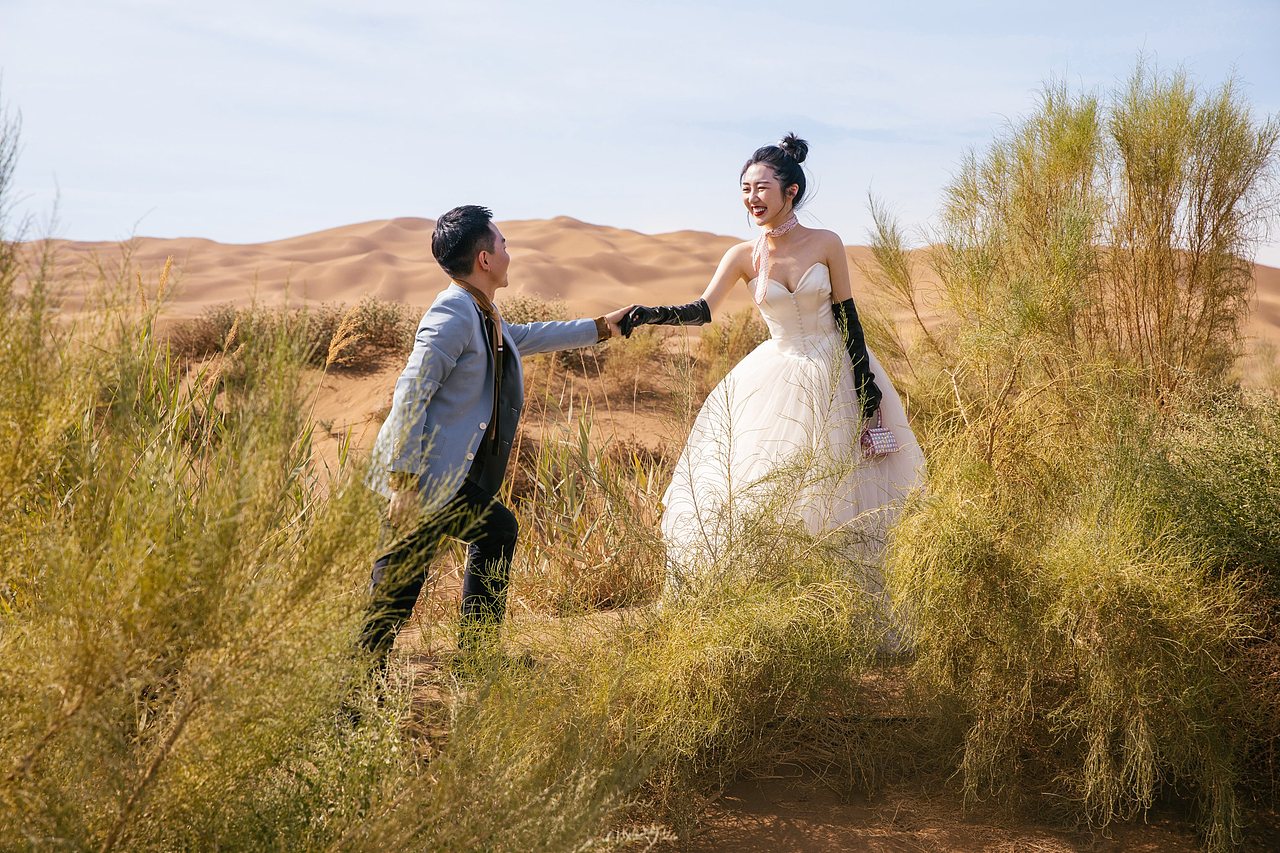 《最美的时光相遇》新疆旅拍乌鲁木齐婚纱照客片分享（图ZMjU2MzYzMjY0） - 婚礼摄影 - 站酷设计师新疆四仟纪摄影原创素材 - 站酷ZCOOL
