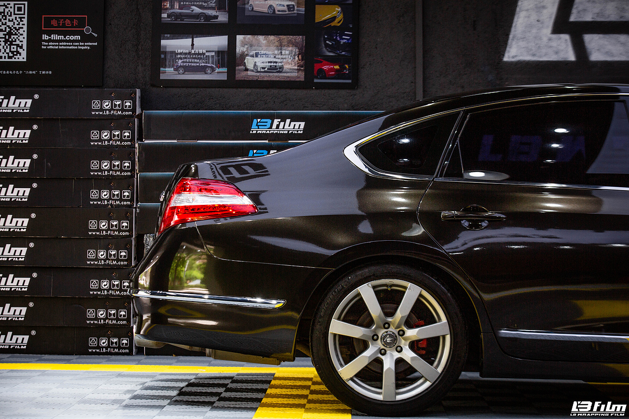 日产天籁超亮金属黑