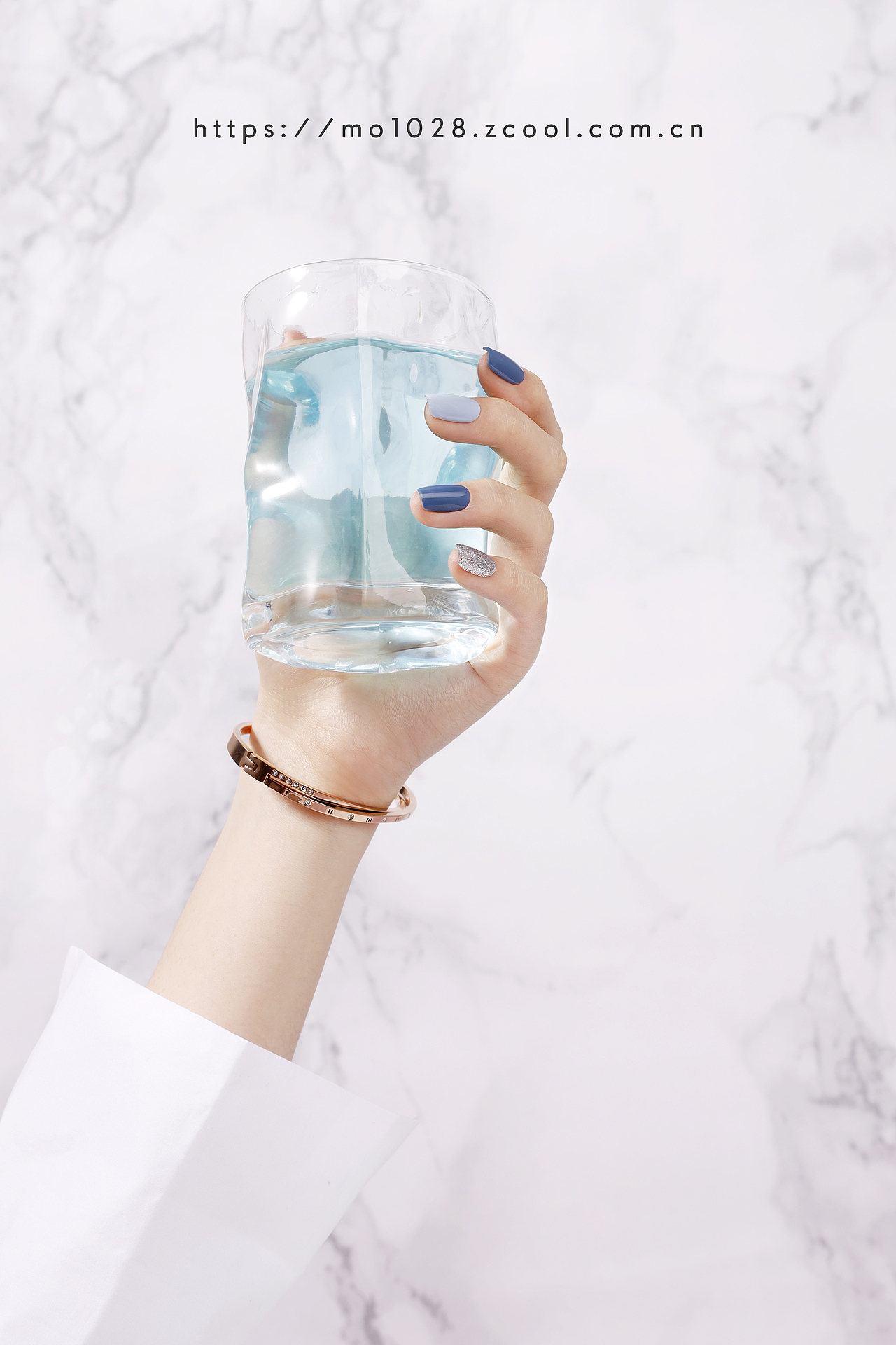 5月份拍摄的手部模特海报<指 尖 渴 望>