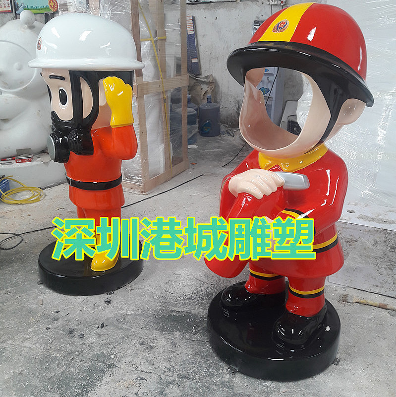 网红商业街打卡点合拍镂空玻璃钢消防员卡通公仔雕塑厂