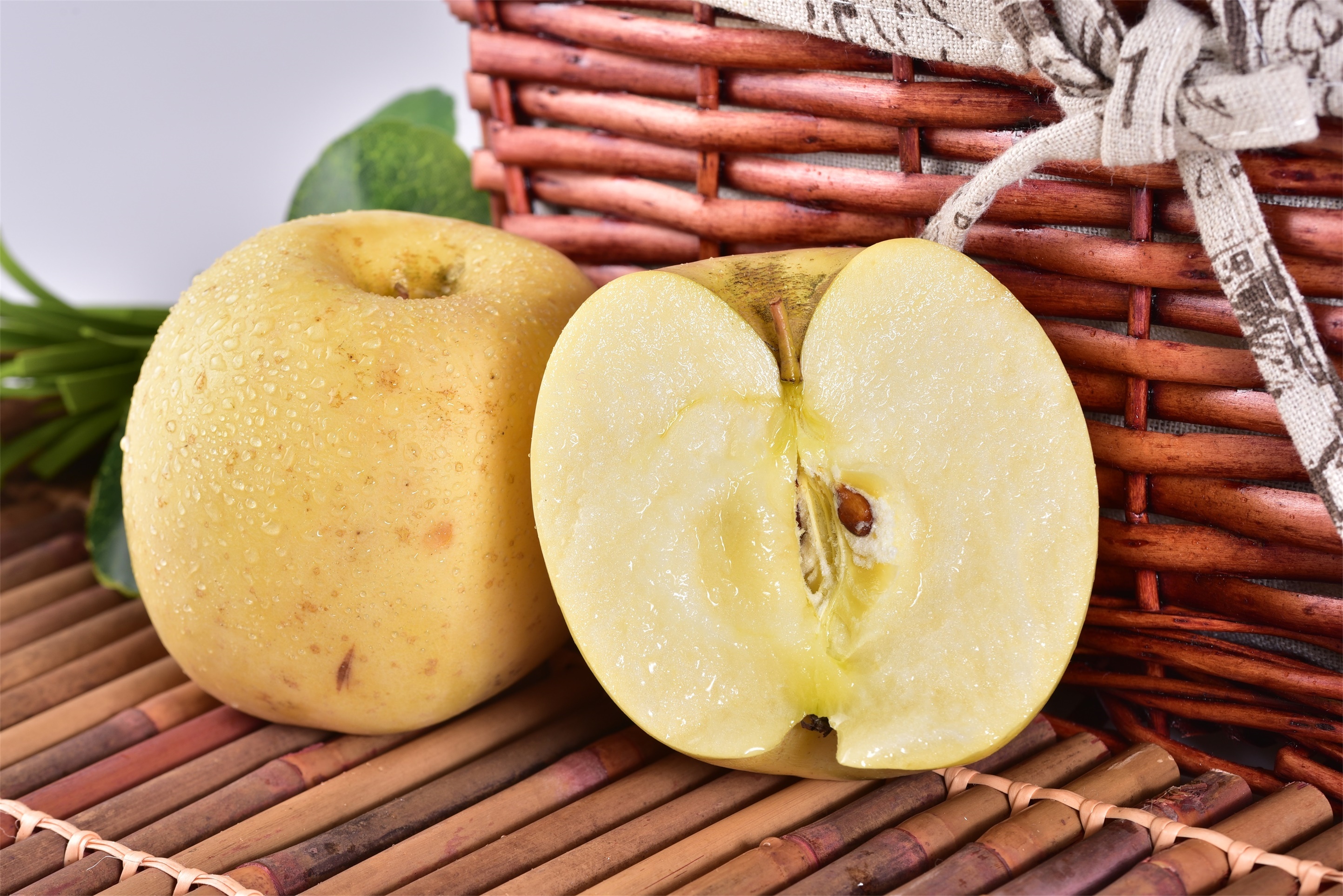 黄色富士苹果|摄影|静物|天使飞不走 - 原创作品 - 站酷 (zcool)