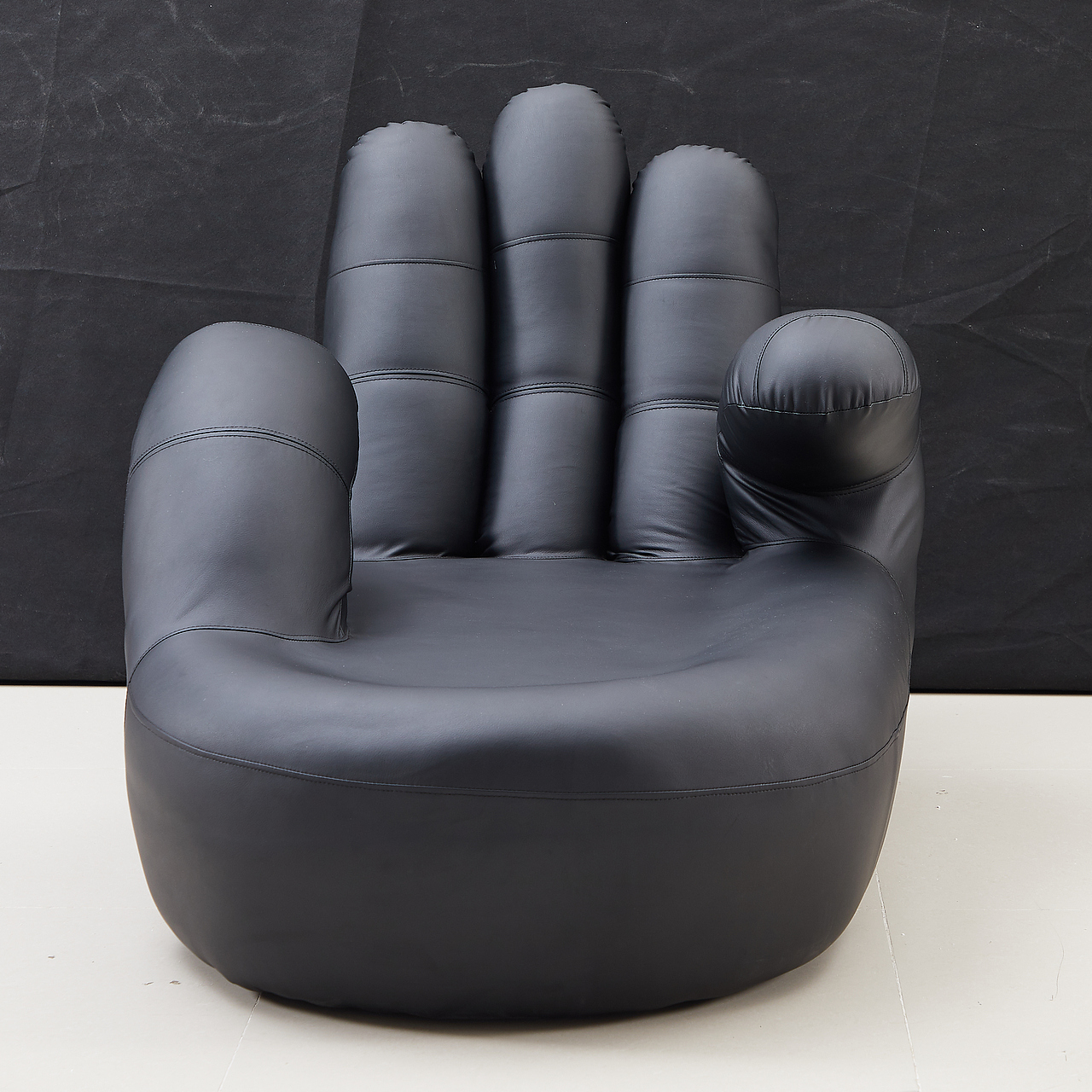 家具摄影 实景拍摄 独特的手掌型单人沙发