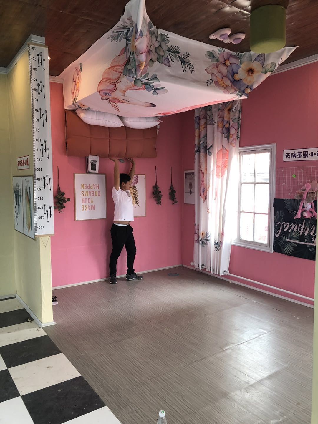 西安颠倒屋倒置屋出租租赁厂家