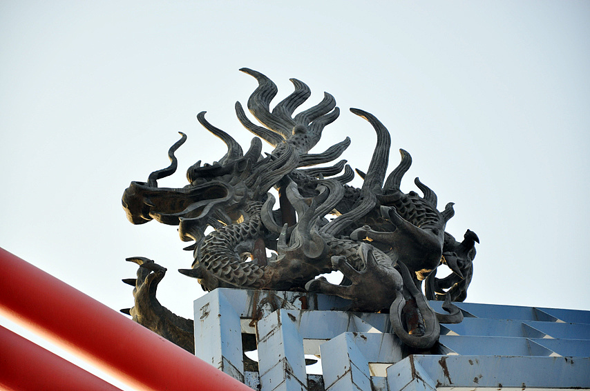 安徽蚌埠龙子湖上的青铜雕塑