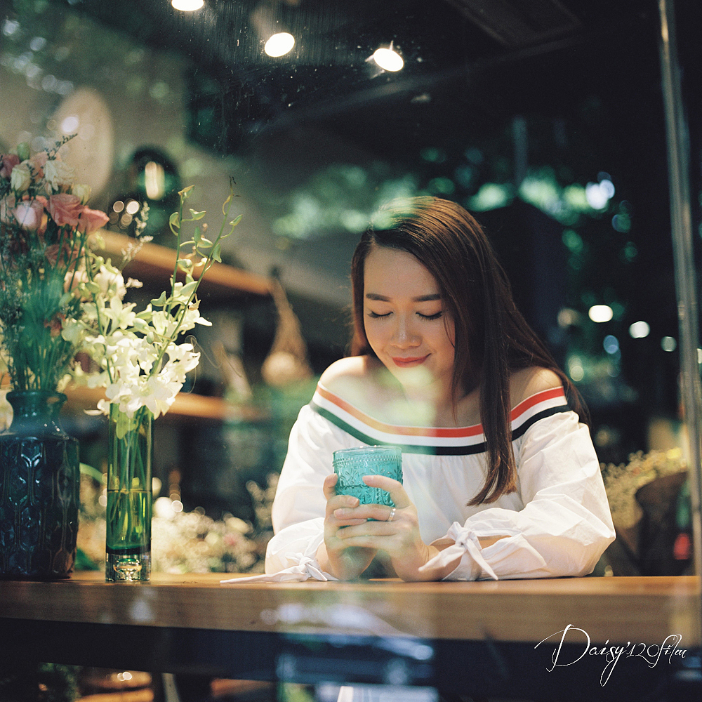 《做回自己》--120菲林（图ZNTg1OTg3NzY=） - 人像摄影 - 站酷设计师daisy希希原创素材 - 站酷ZCOOL