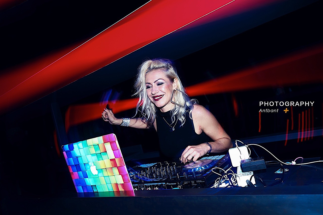 汽车摄影-Audi Sport·奥迪困兽之斗 RS3（图ZMTAyMDE2NzUy） - 其他摄影 - 站酷设计师AntLen原创素材 - 站酷ZCOOL