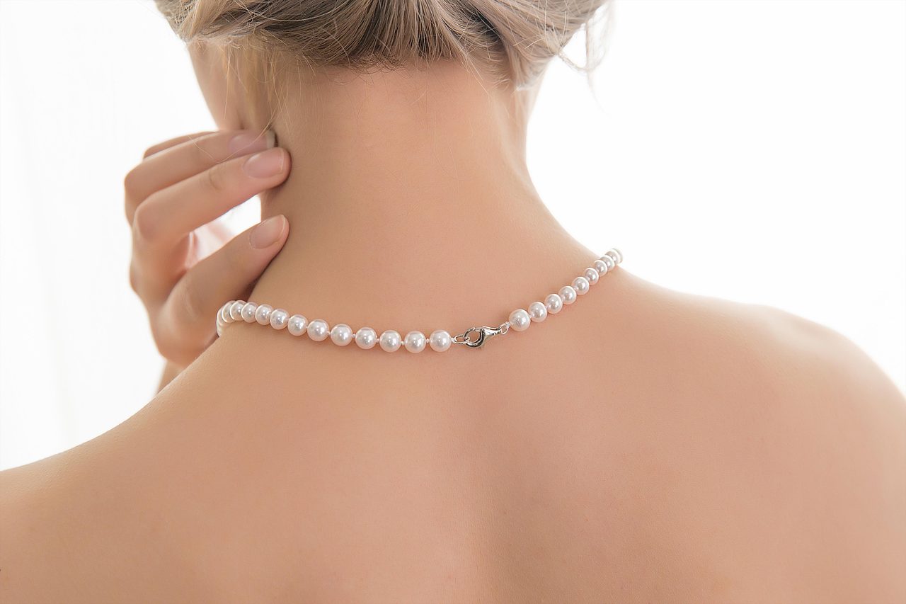 珍珠模特佩戴拍摄