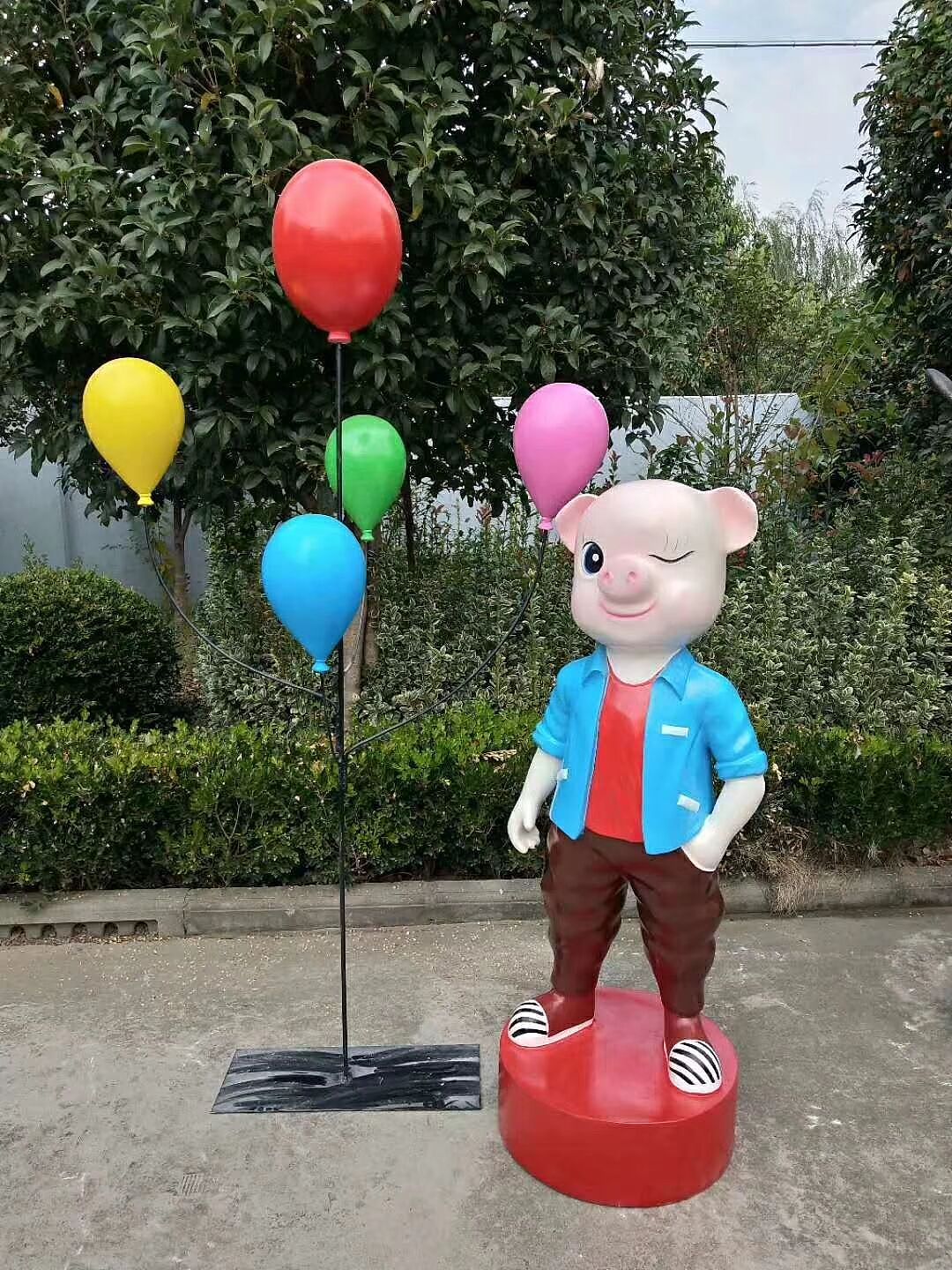 玻璃钢卡通猪雕塑户外公园形象景观摆件猪年吉祥物公仔