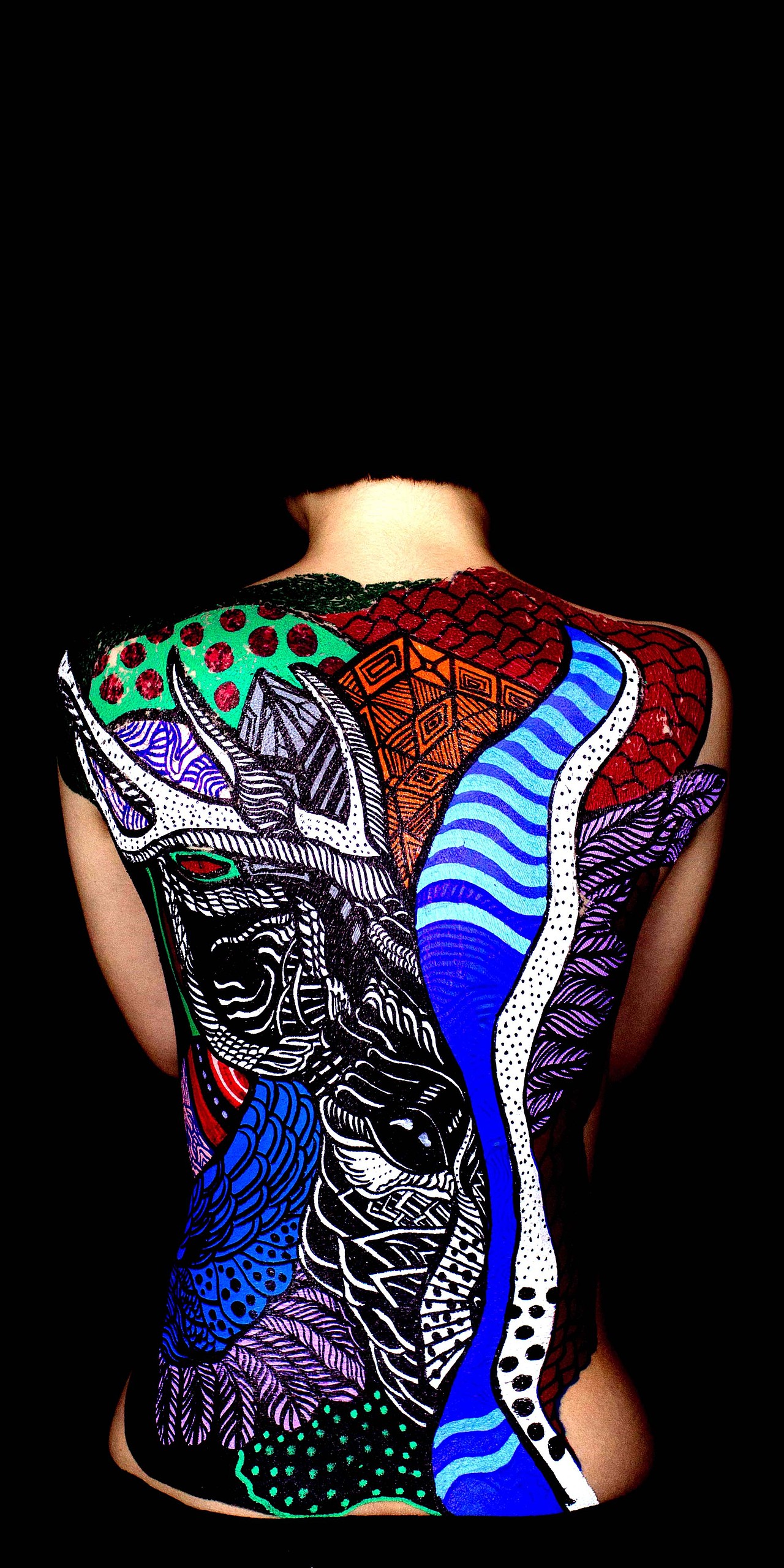 文刀绘 公共艺术《艺术在身体上游走》