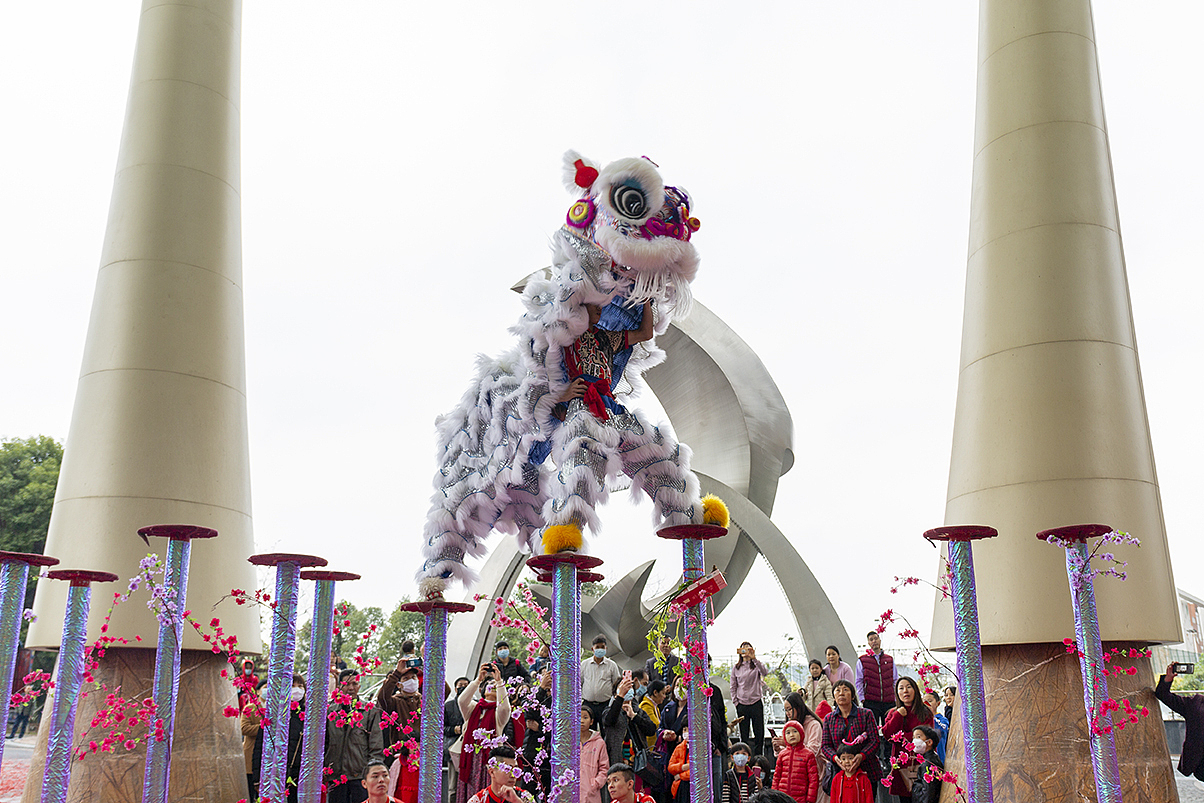 春节｜舞狮（图ZMjAwOTU1OTQ4） - 人文/纪实摄影 - 站酷设计师垃圾中的战斗机原创素材 - 站酷ZCOOL