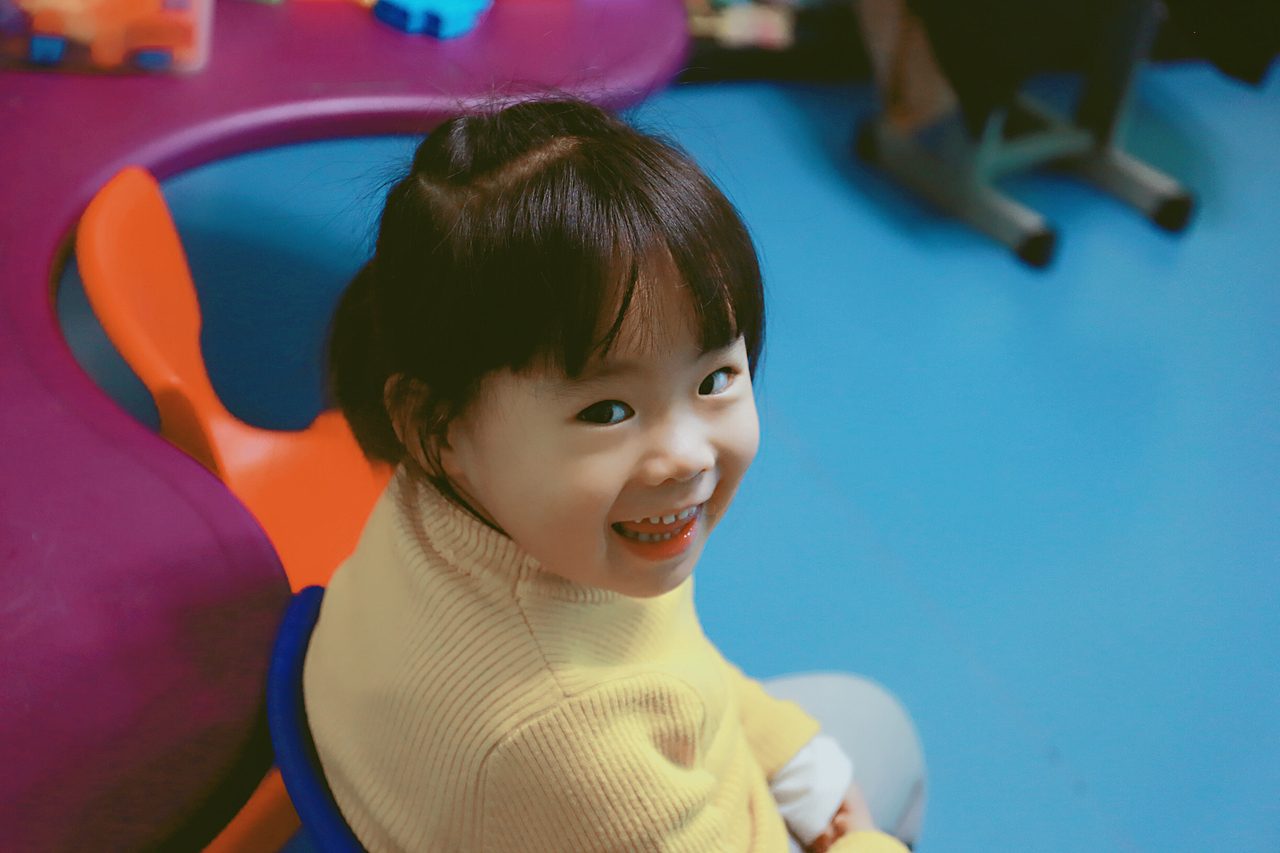 认真的孩子（图ZMTAxNzE2OTM2） - 人像摄影 - 站酷设计师暴走的小粗腿儿原创素材 - 站酷ZCOOL