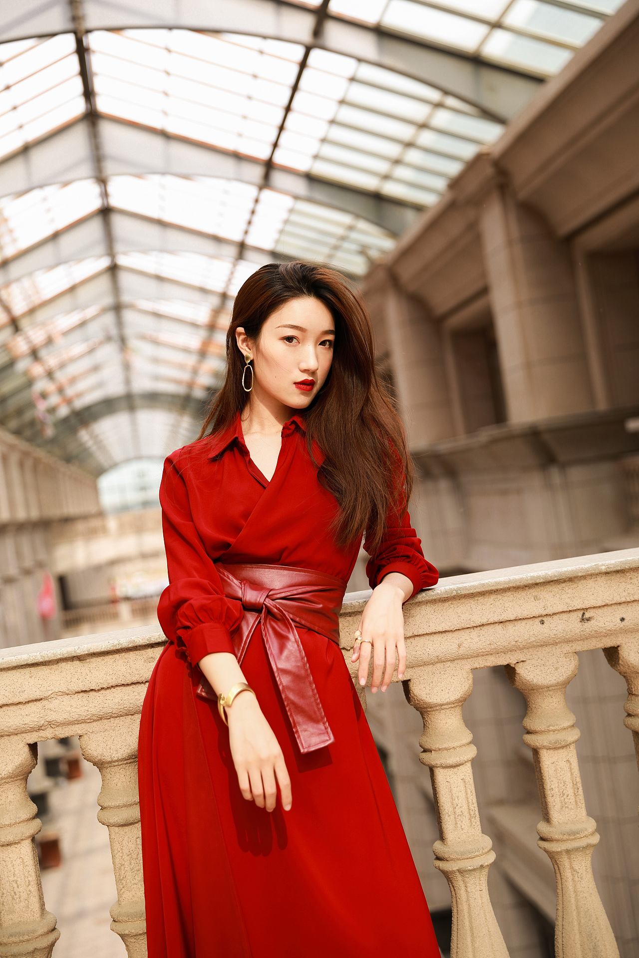 红色长裙外景拍摄