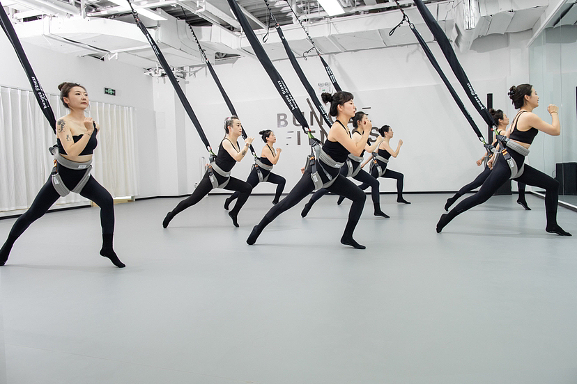 室内蹦极（图ZMzUyNDE0ODky） - 时尚/艺术摄影 - 站酷设计师喂马摄影原创素材 - 站酷ZCOOL