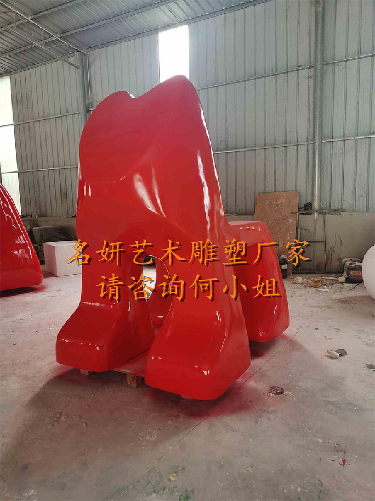 城市慢时光景区装饰摆设大型玻璃钢抽象小马造型雕像