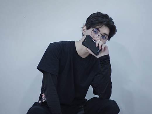 畢業(yè)-照片里的自己（個人主頁-ZNDA2NjE3NjQ=） - 人像攝影 - 站酷設(shè)計師材貳少原創(chuàng)素材 - 站酷ZCOOL