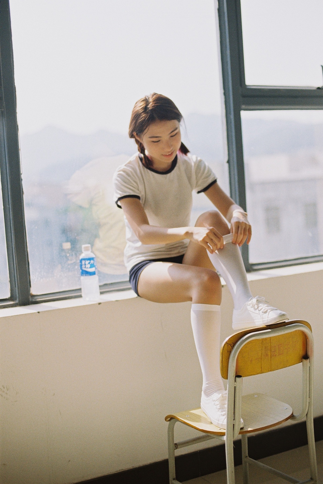 圖書館的窗邊（圖ZMjU2MDIxNjU2） - 人像攝影 - 站酷設(shè)計(jì)師川楓鈴木原創(chuàng)素材 - 站酷ZCOOL