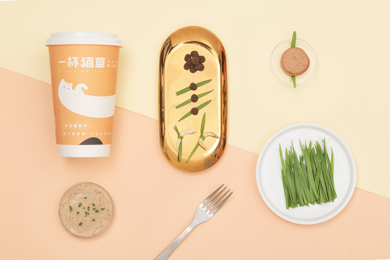 【摄影】猫连吃草都这么有仪式感