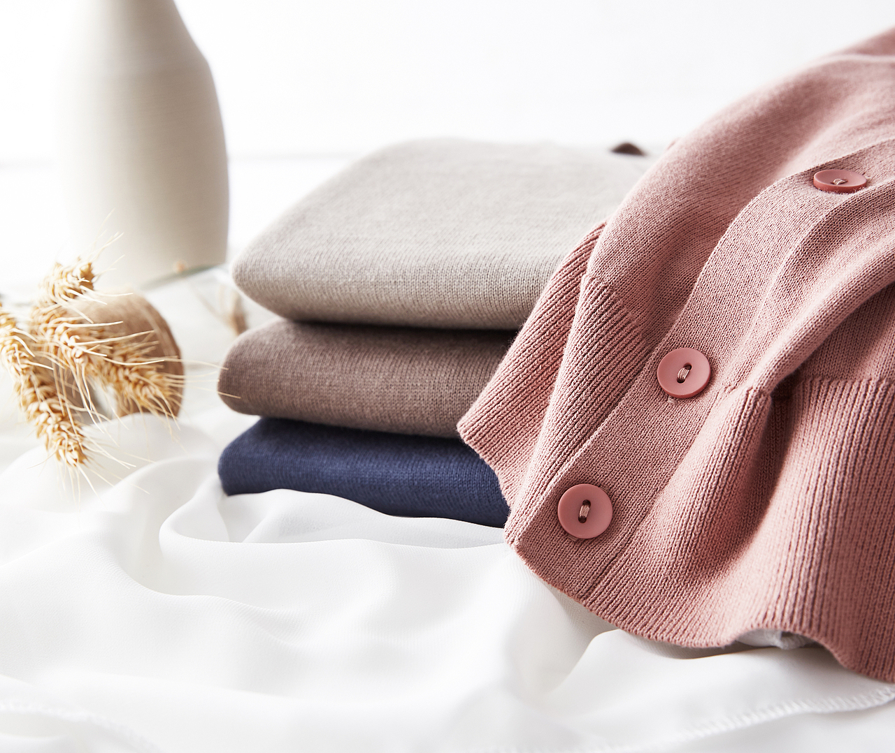 毛衣平铺拍摄 男装摆拍 创意组合图