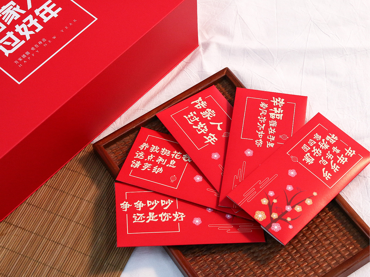 陪家人过好年春节新年礼盒年货特产包装设计