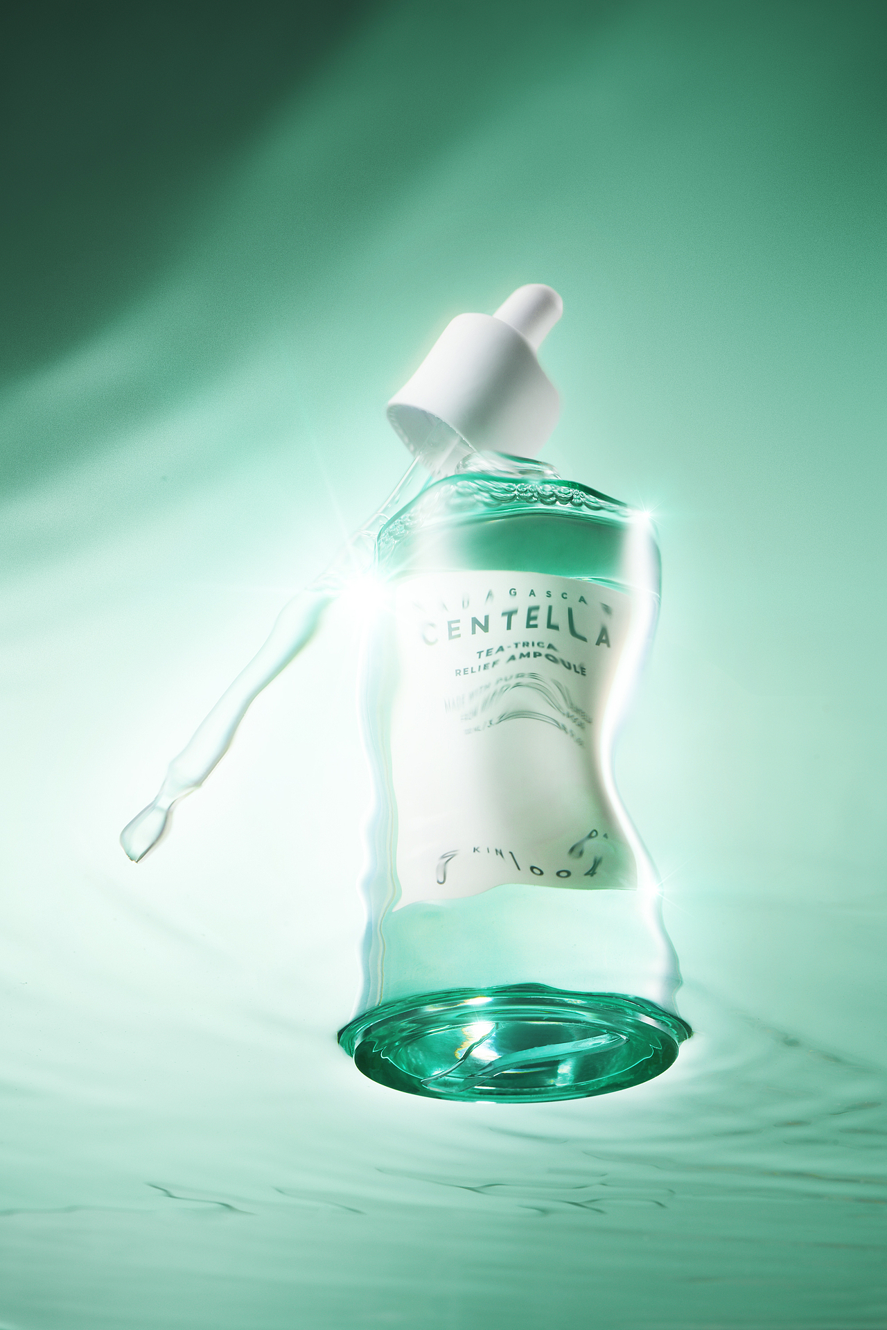 CENTELLA茶树精华创意拍摄（图ZMzIwMjA4NjIw） - 产品摄影 - 站酷设计师EVDLSTUDIO原创素材 - 站酷ZCOOL
