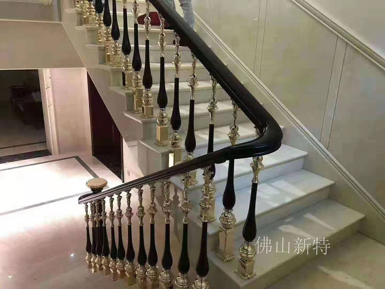 铝艺楼梯栏杆立柱简单介绍