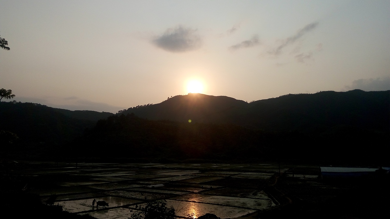 《窗外故乡的日落》