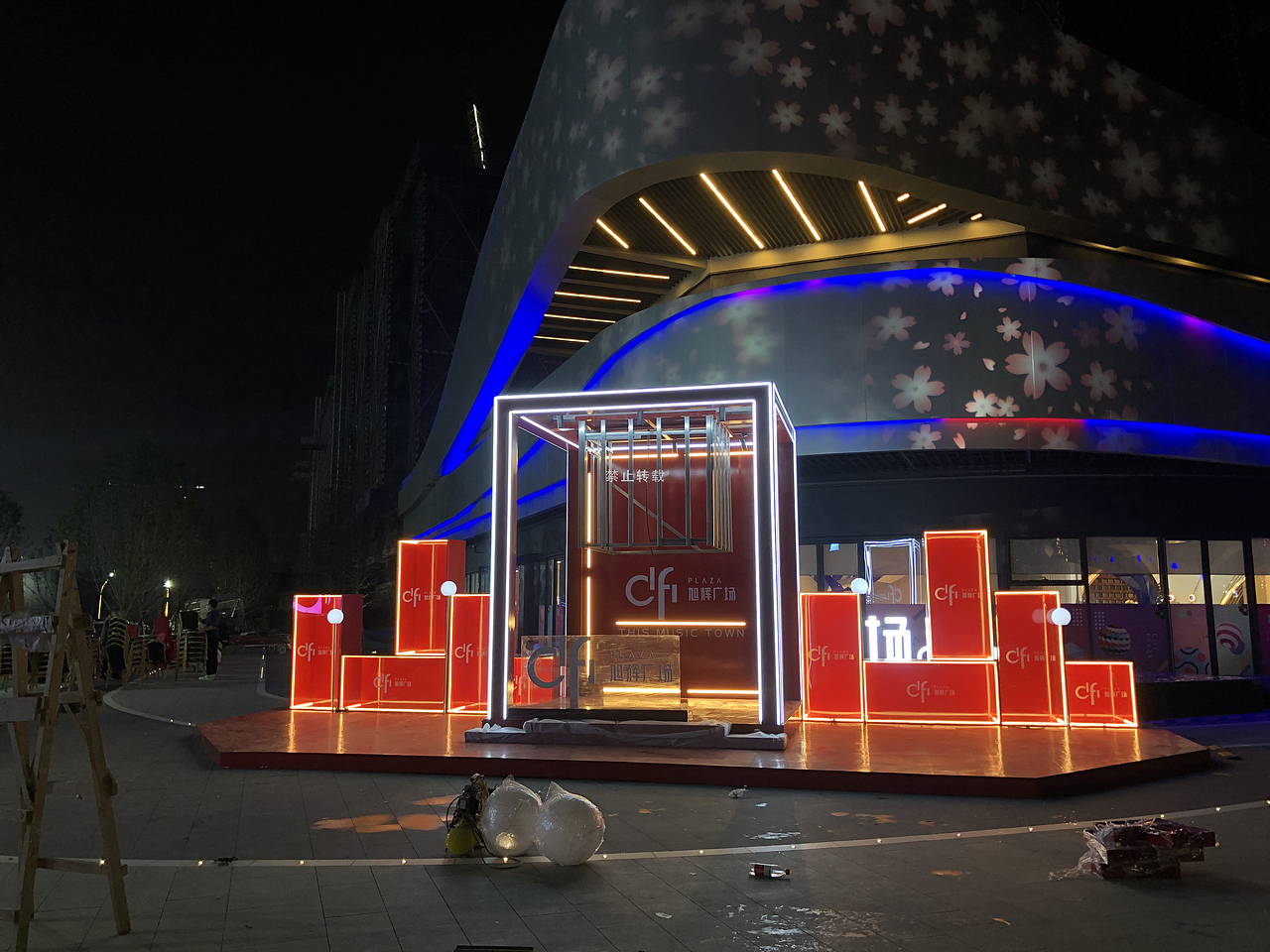 成都新都-旭辉广场售楼部美陈装置（图ZMjMyODAwMDI4） - 展陈设计 - 站酷设计师勾史里创造历史原创素材 - 站酷ZCOOL