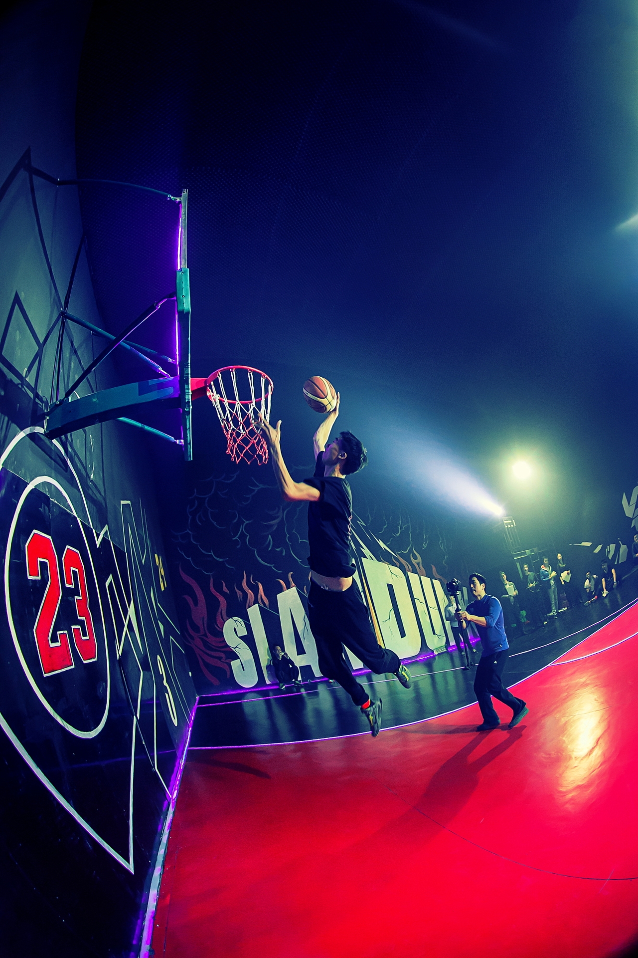 兄弟的篮球主题酒吧开业送上照片愿生意兴隆