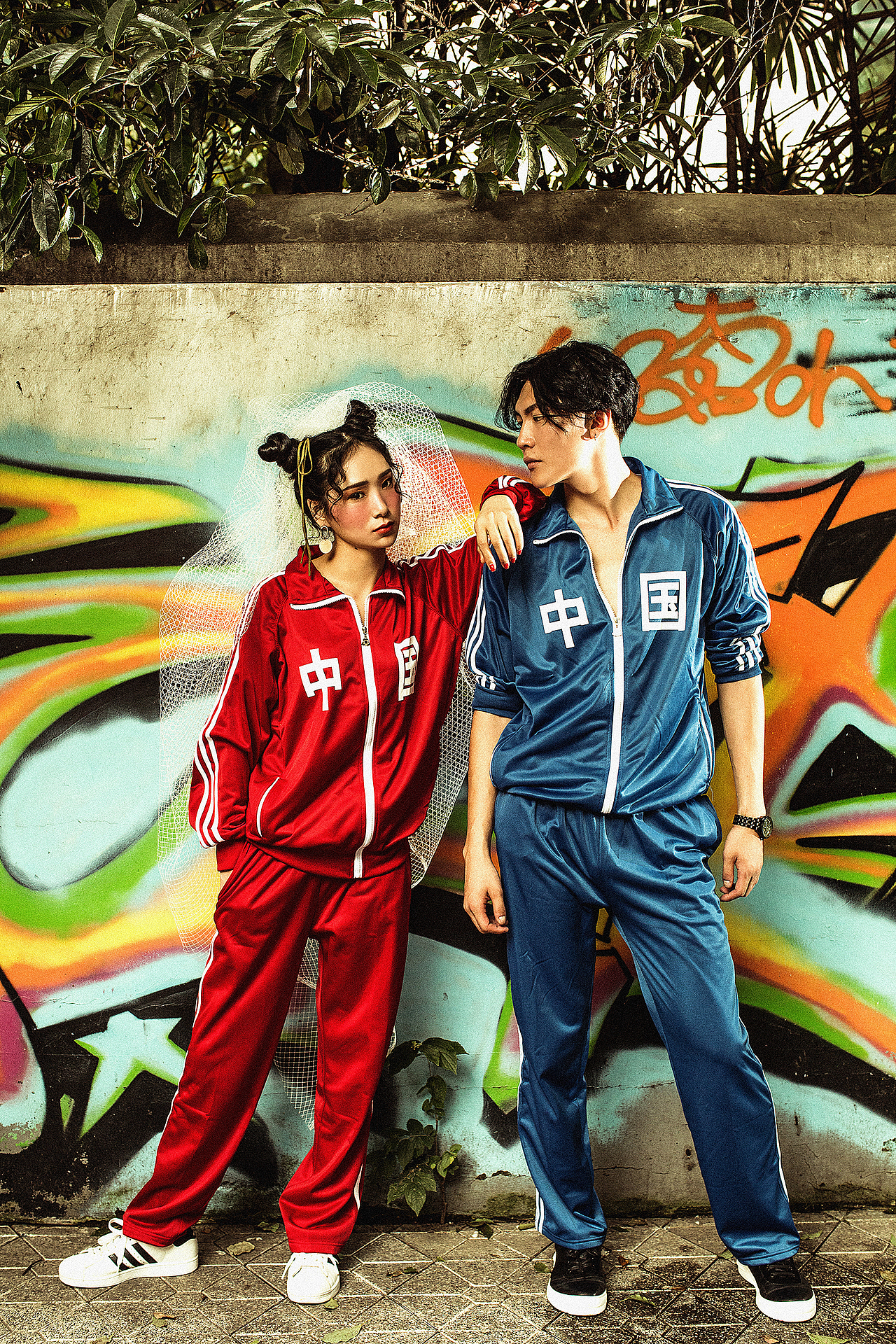 【成都诺汐视觉】创意街拍婚纱照成为你的“涂鸦墙”