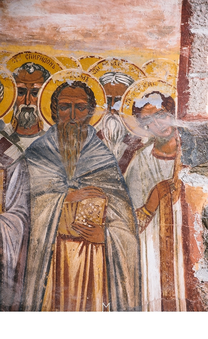 主建筑物中保留着不少残破的湿壁画,然而是完全不允许拍照的,我佛了