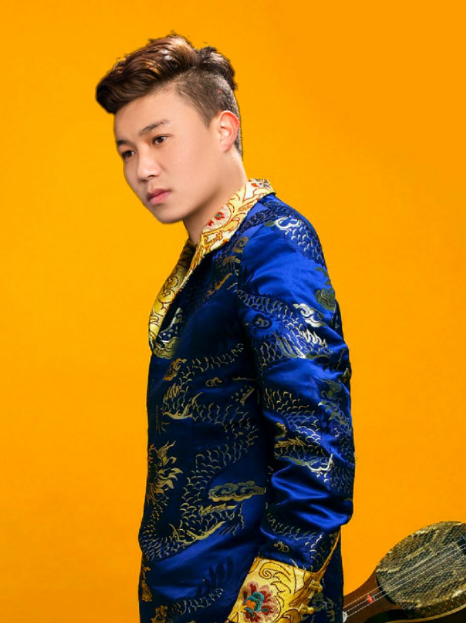 藏族青年歌手卡达尕玛巴桑