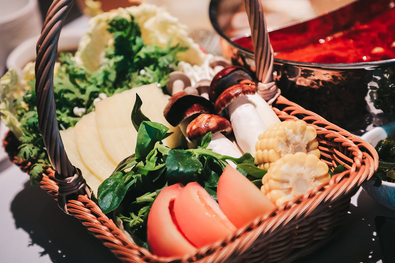 从红变黑!上海的左庭右院鲜牛肉火锅,全新黑金店上线