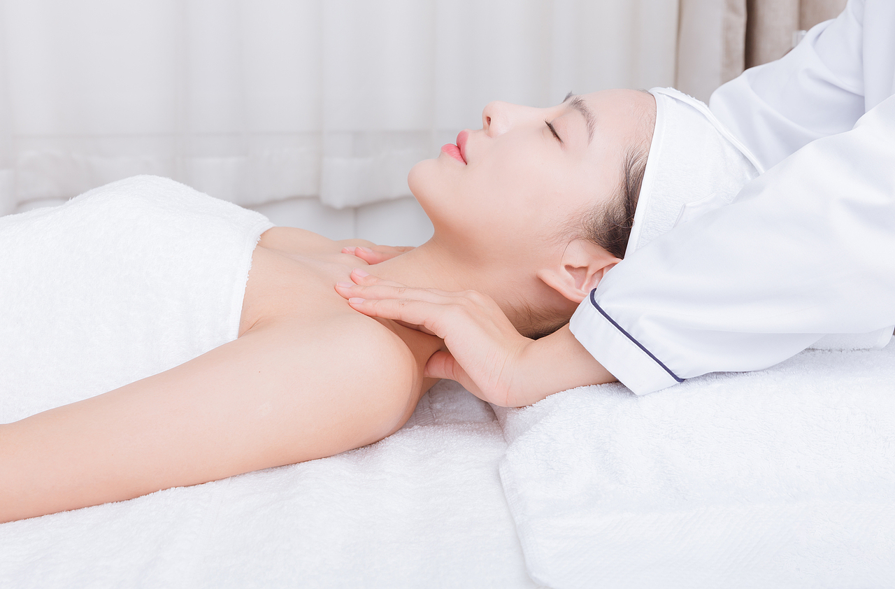 情绪肖像 |富士gfx50sii标签美容spa按摩美女作品信息创作时间20/9