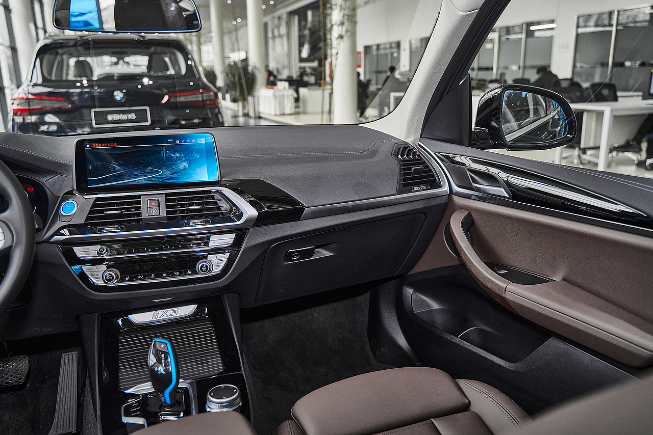 探店拍车-宝马iX3 澎湃i动力 第五代BMW eDrive新科技