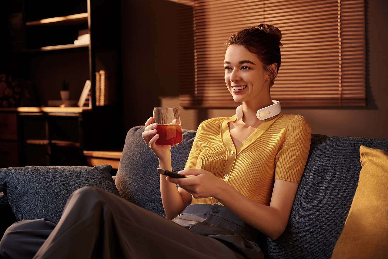 按摩儀拍攝｜SKG（圖ZMzMyODQ0OTcy） - 產(chǎn)品攝影 - 站酷設(shè)計師IN9產(chǎn)品攝影原創(chuàng)素材 - 站酷ZCOOL