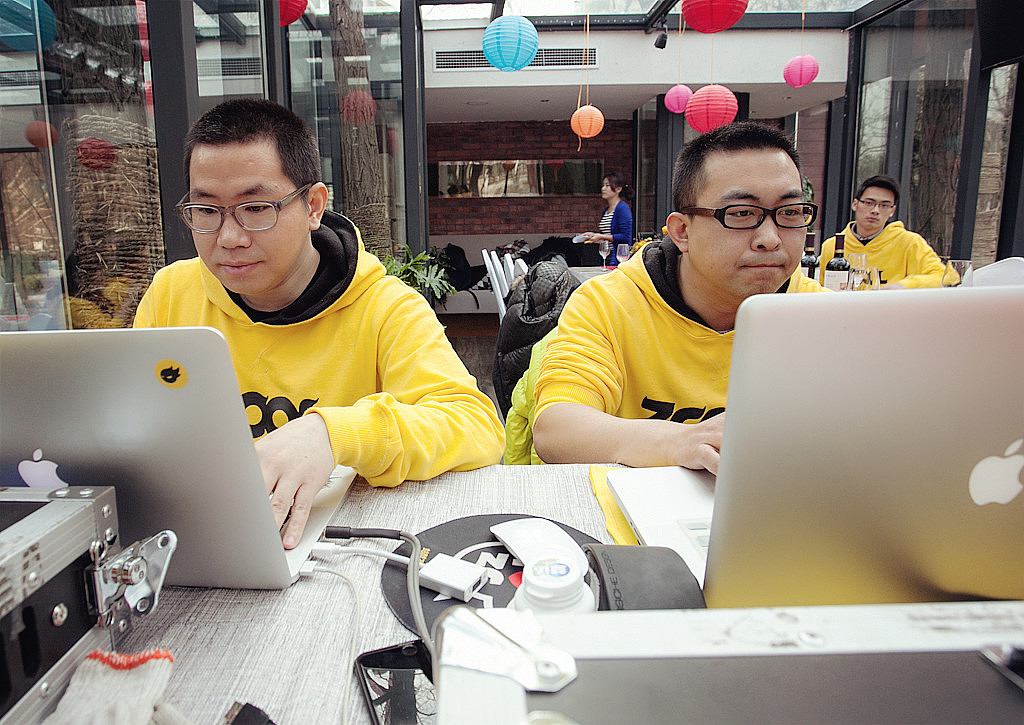 【存照】2015站酷小黄人年会（图ZMjU4MjcyOTI=） - 人文/纪实摄影 - 站酷设计师火锅肥牛面原创素材 - 站酷ZCOOL