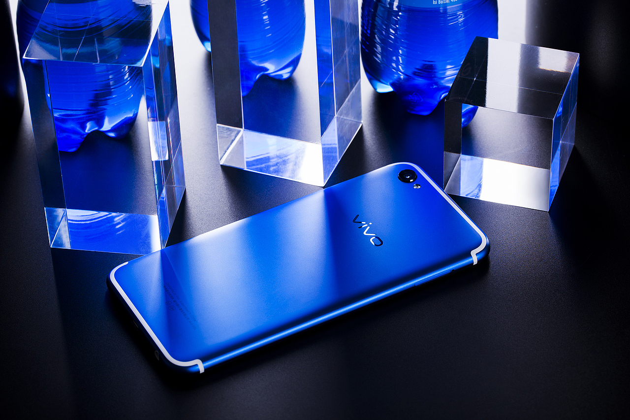 OPPP R11 巴萨 &VIVO X9s 活力蓝&一加手机5 小姐姐（图ZODgzNzQ3NTY=） - 产品摄影 - 站酷设计师X老师会拍照原创素材 - 站酷ZCOOL