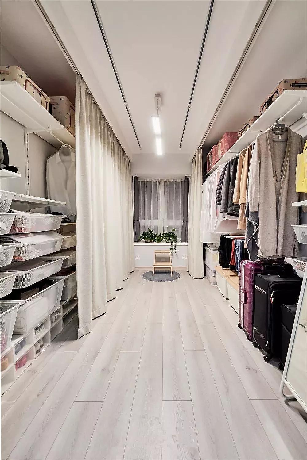 头一次见衣帽间不装柜门,朋友进门一看惊呆!