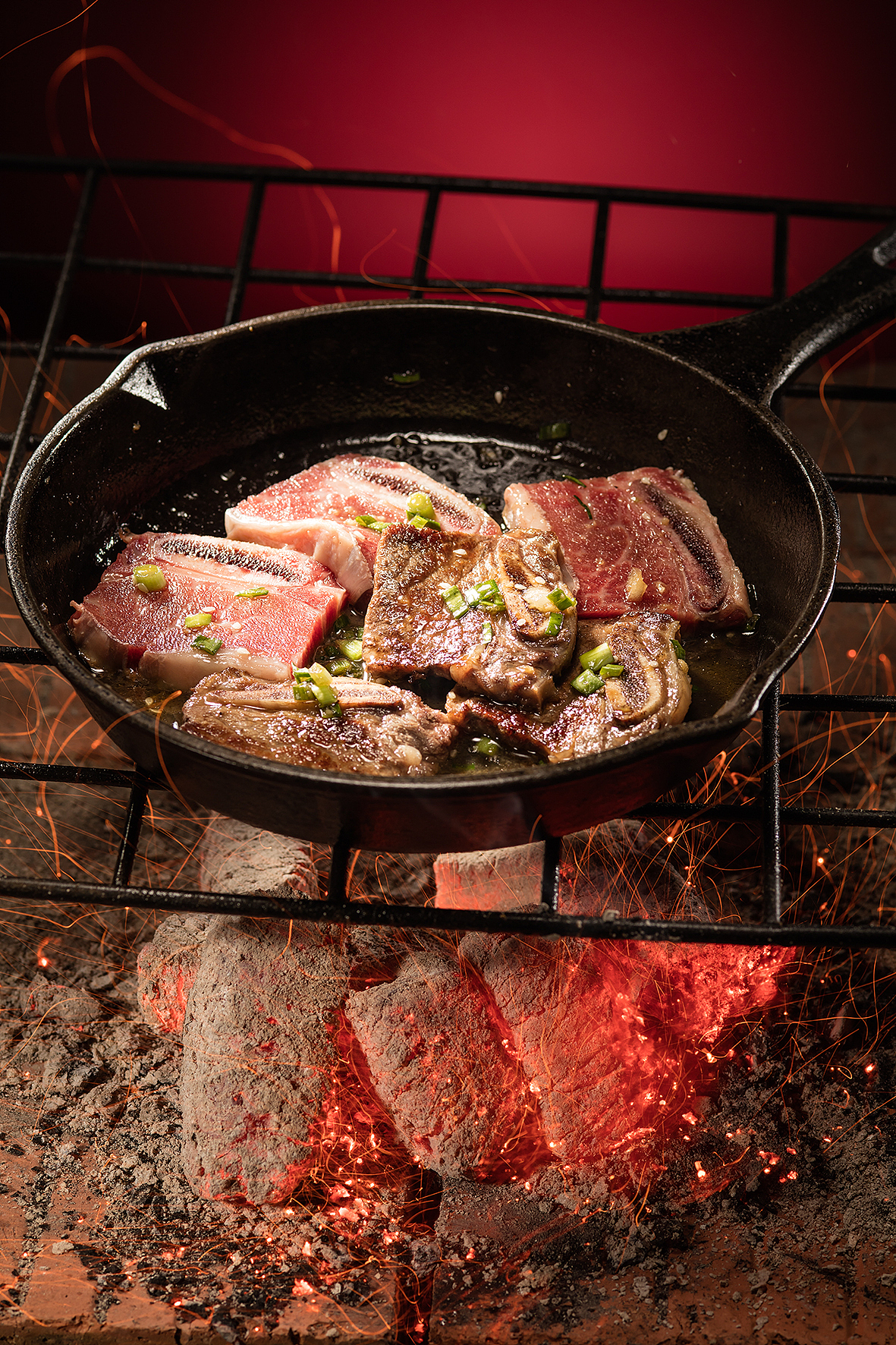 炭在烧 火在跳|烤肉的炭火质感