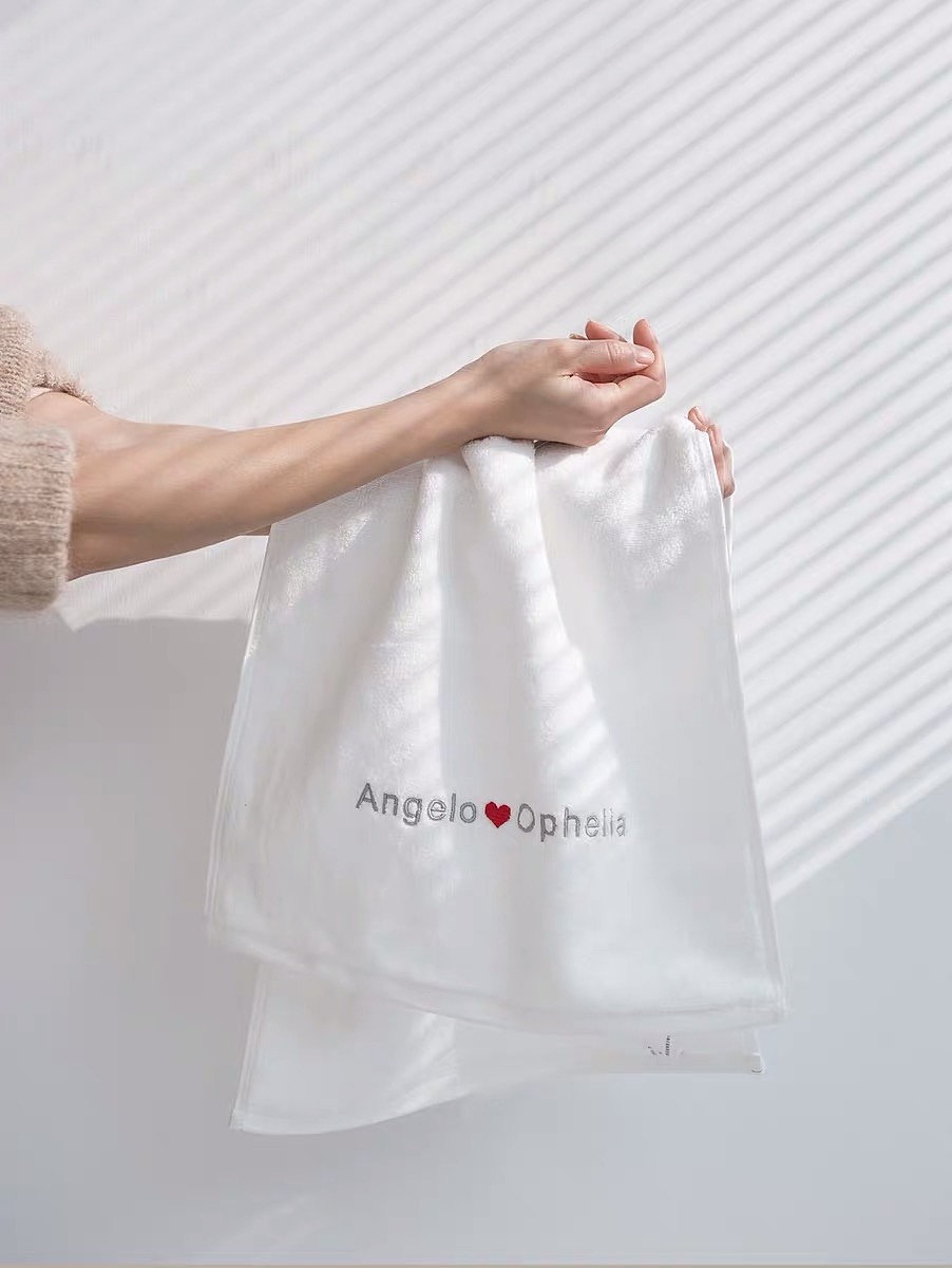 定制刺绣情侣毛巾拍摄（图ZMTQyNTcxMjI0） - 产品摄影 - 站酷设计师碎朵家居原创素材 - 站酷ZCOOL