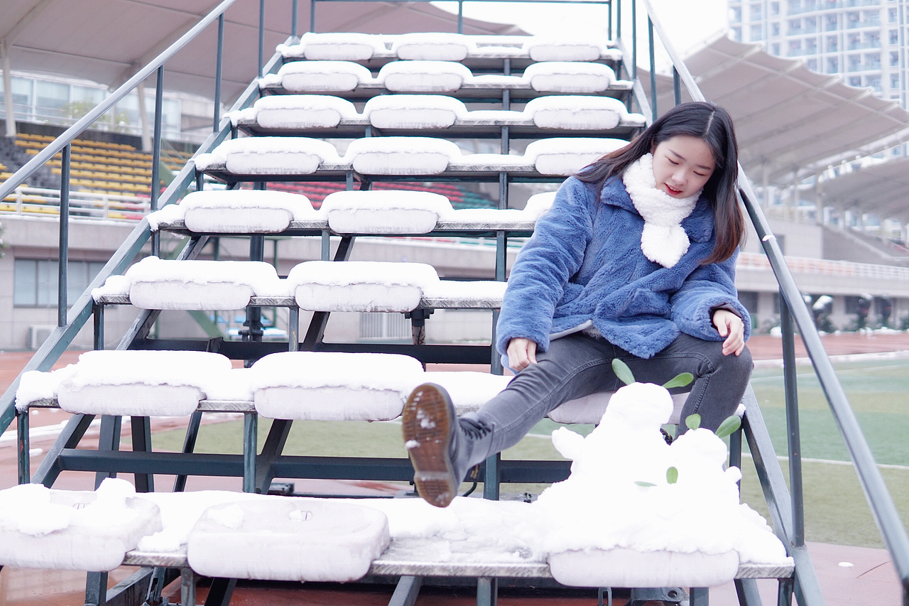 雪和云飘进梦里