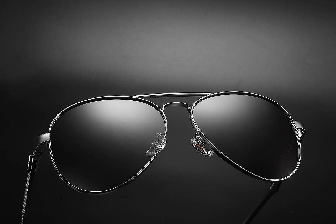 眼镜细节特写精修（图ZMjE4NzU5NDQ0） - 修图/后期 - 站酷设计师师傅叫我修模特原创素材 - 站酷ZCOOL