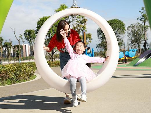 某集团企业宣传片剧照