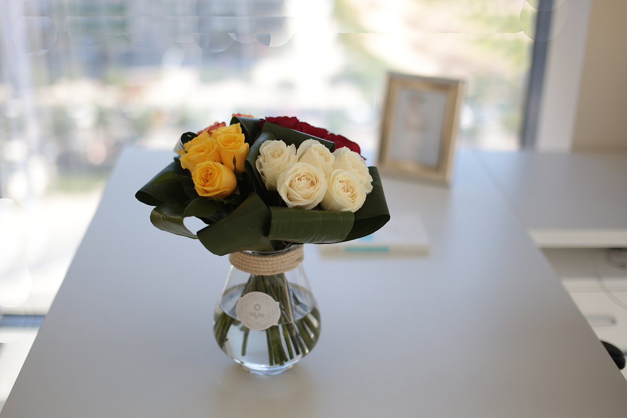 DIY瓶插花制作 鲜花 生日花 宴会花 餐桌花 办公桌花 茶几花 书桌花(图ZNjUyOTUzNjA=) - 工艺品设计 - 站酷设计师李诗丹妮儿_花艺原创素材 - 站酷ZCOOL