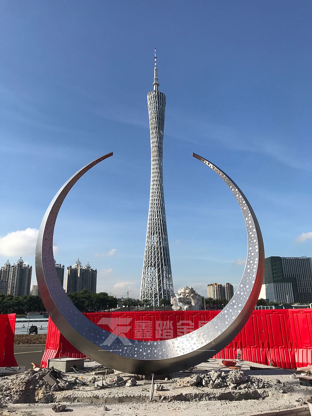 发光不锈钢月亮雕塑、乘风破浪的广场主体雕塑定位广州