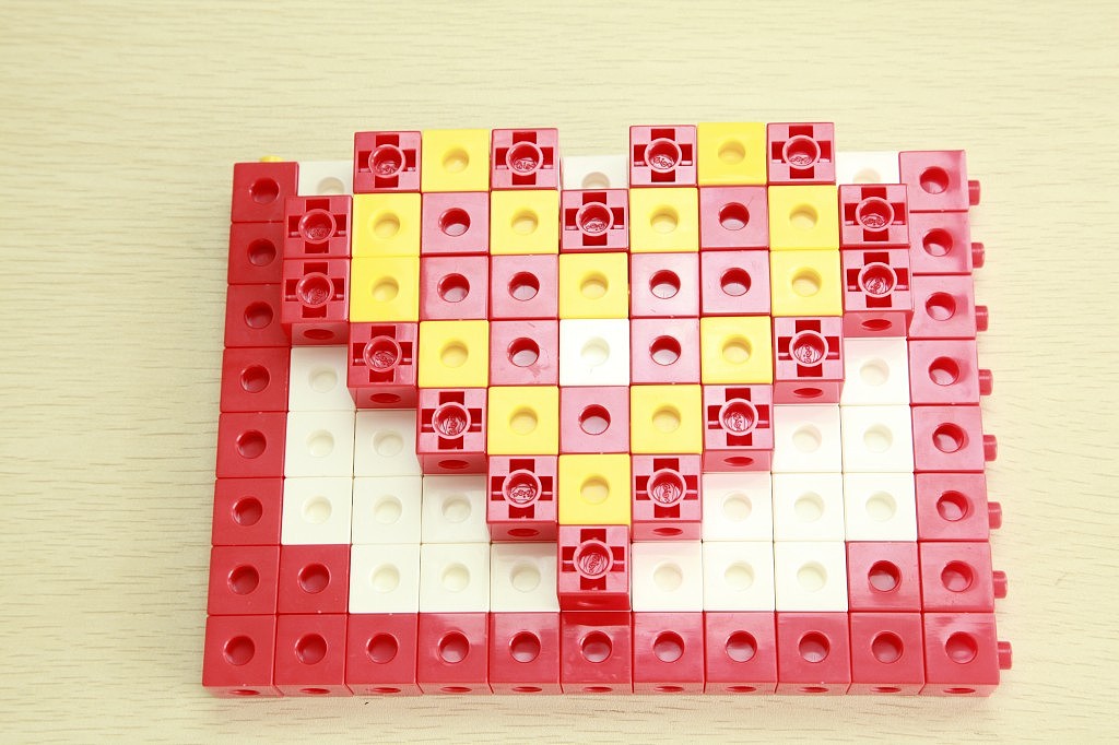 一款简单的玩具组装定格动画制作。