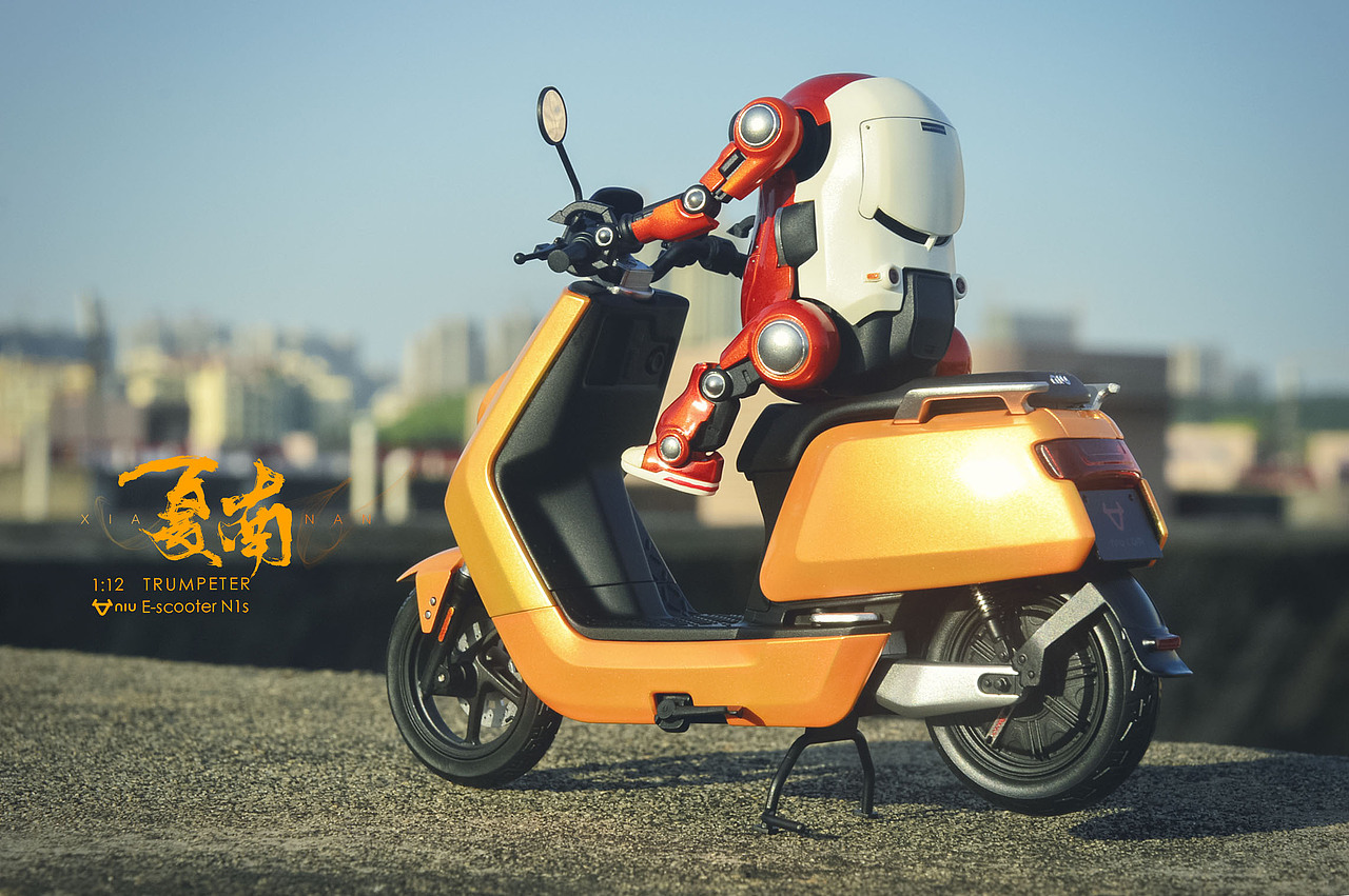 小号手112小牛n1s电动踏板车模型