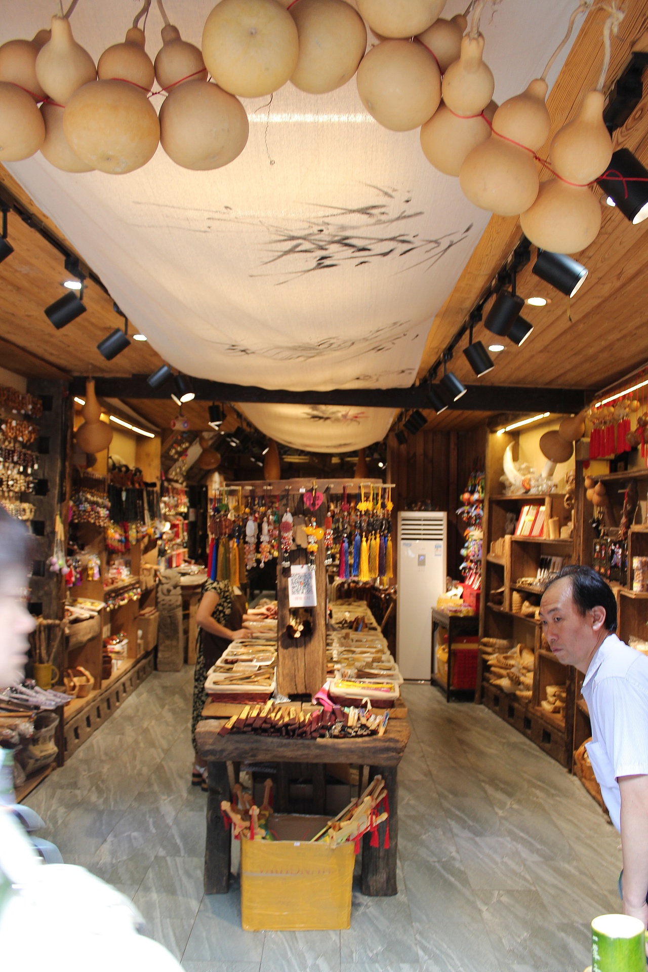 磁器口古玩饰品店