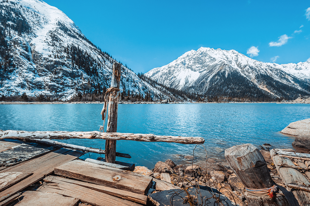 然乌湖水清亮如许。